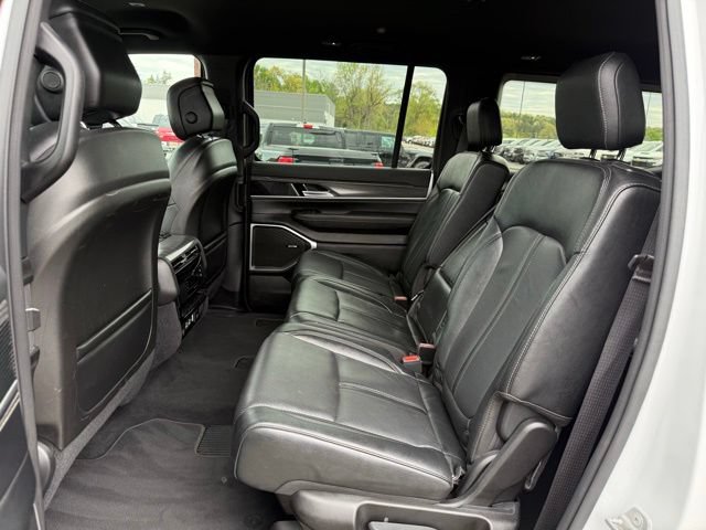 Used 2023 Jeep Wagoneer Series II AWD/4WD image 12