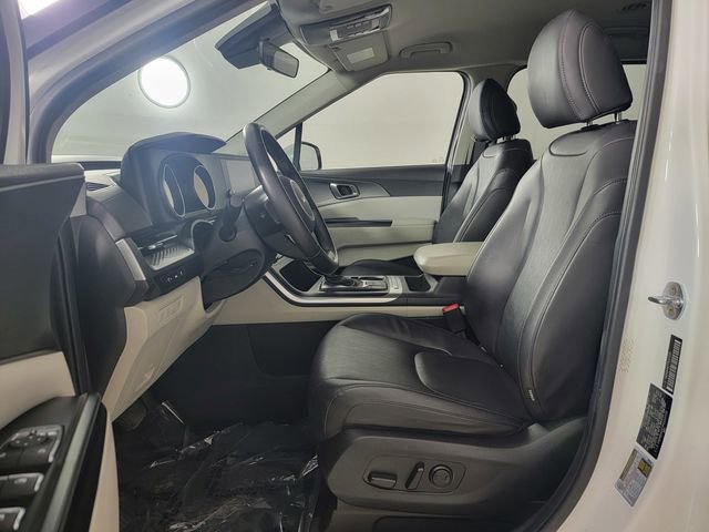 Used 2023 Kia Carnival LX FWD image 13