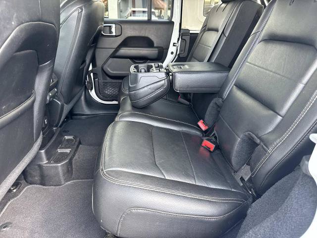 Used 2019 Jeep Wrangler Unlimited Sahara w/ Cold Weather Group AWD/4WD image 14