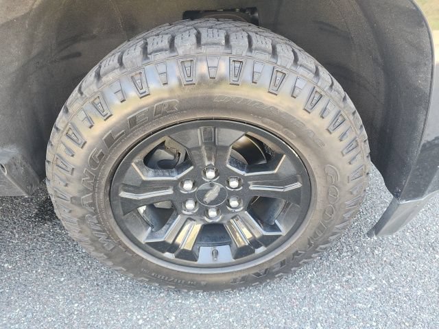 Used 2019 Chevrolet Tahoe LS w/ Enhanced Driver Alert Package AWD/4WD image 37