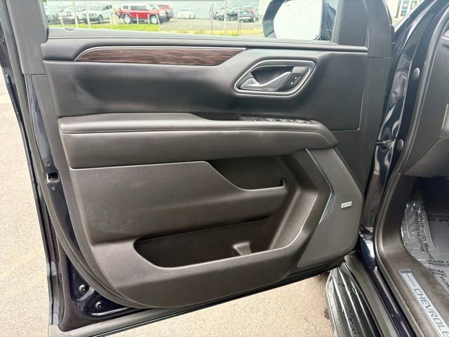 Used 2023 Chevrolet Suburban LT w/ LT Signature Plus Package AWD/4WD image 13