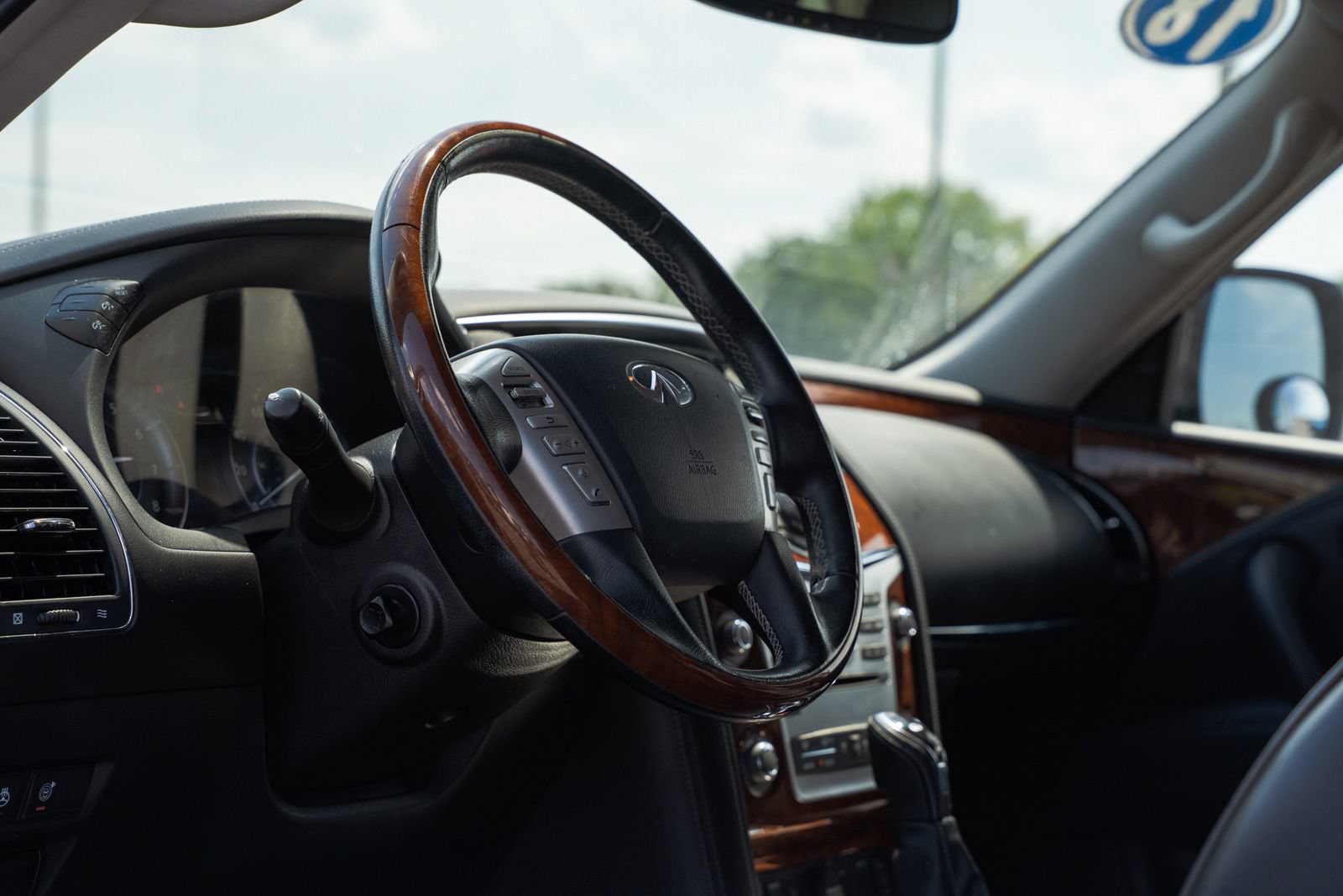Used 2018 INFINITI QX80 4WD w/ Driver Assistance Package image 17