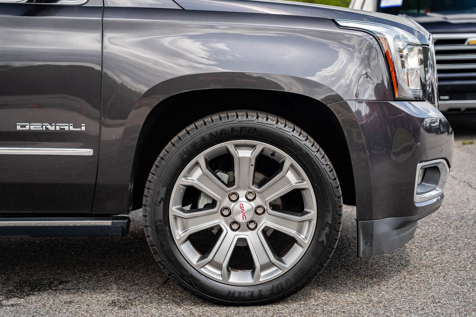 Used 2017 GMC Yukon Denali w/ Open Road Package RWD image 9