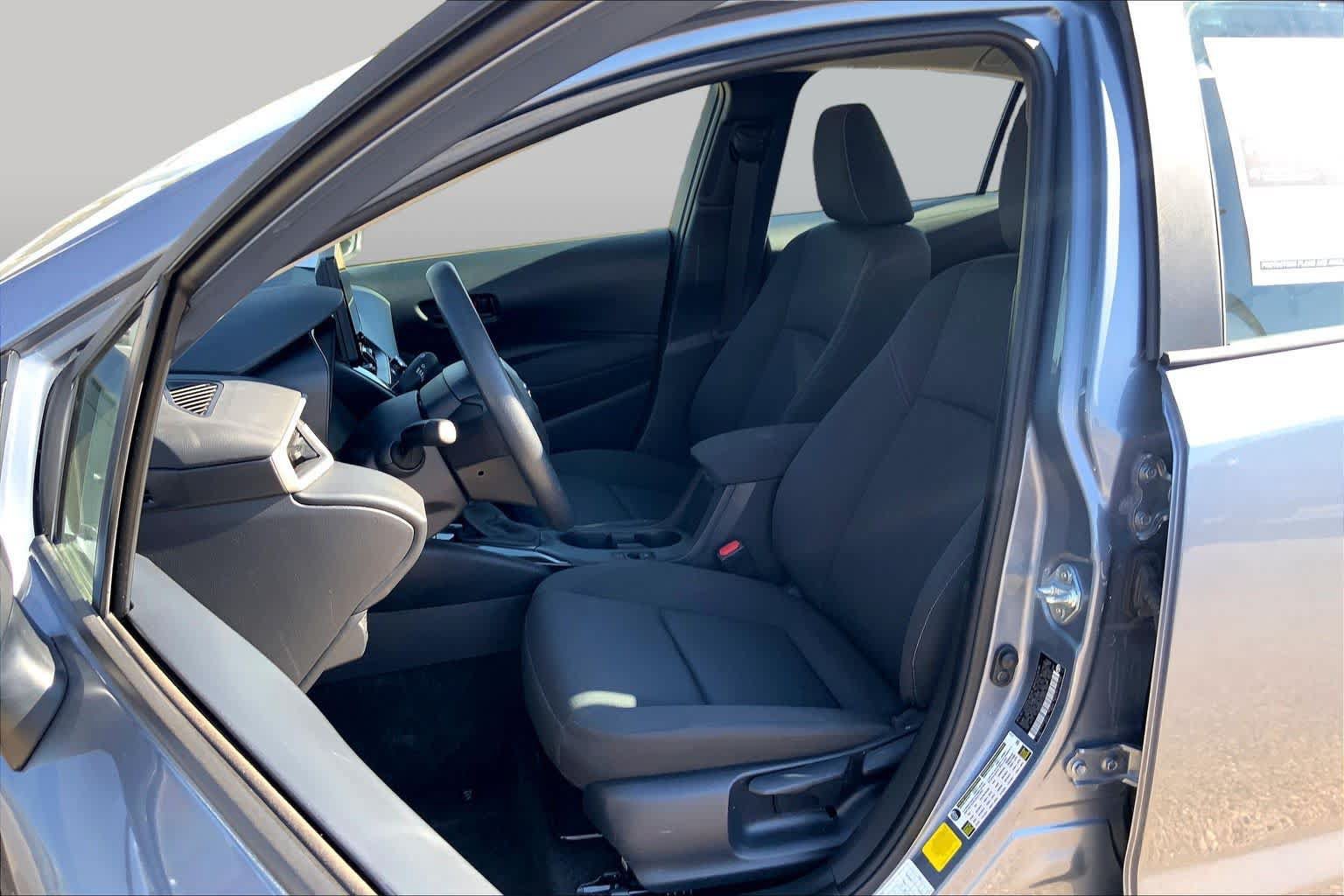 Used 2025 Toyota Corolla LE FWD image 8