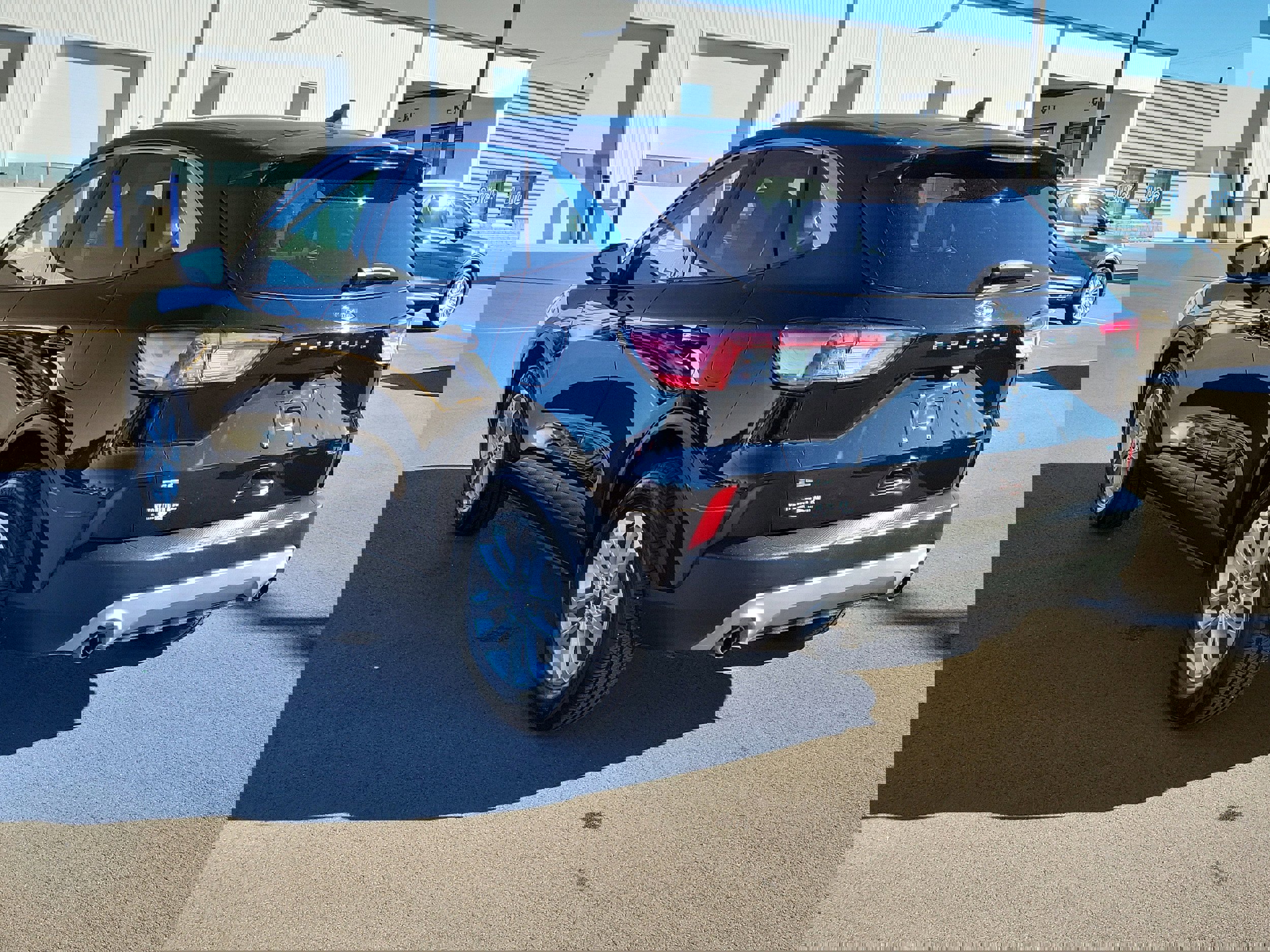 Certified 2022 Ford Escape SE w/ Convenience Package image 2