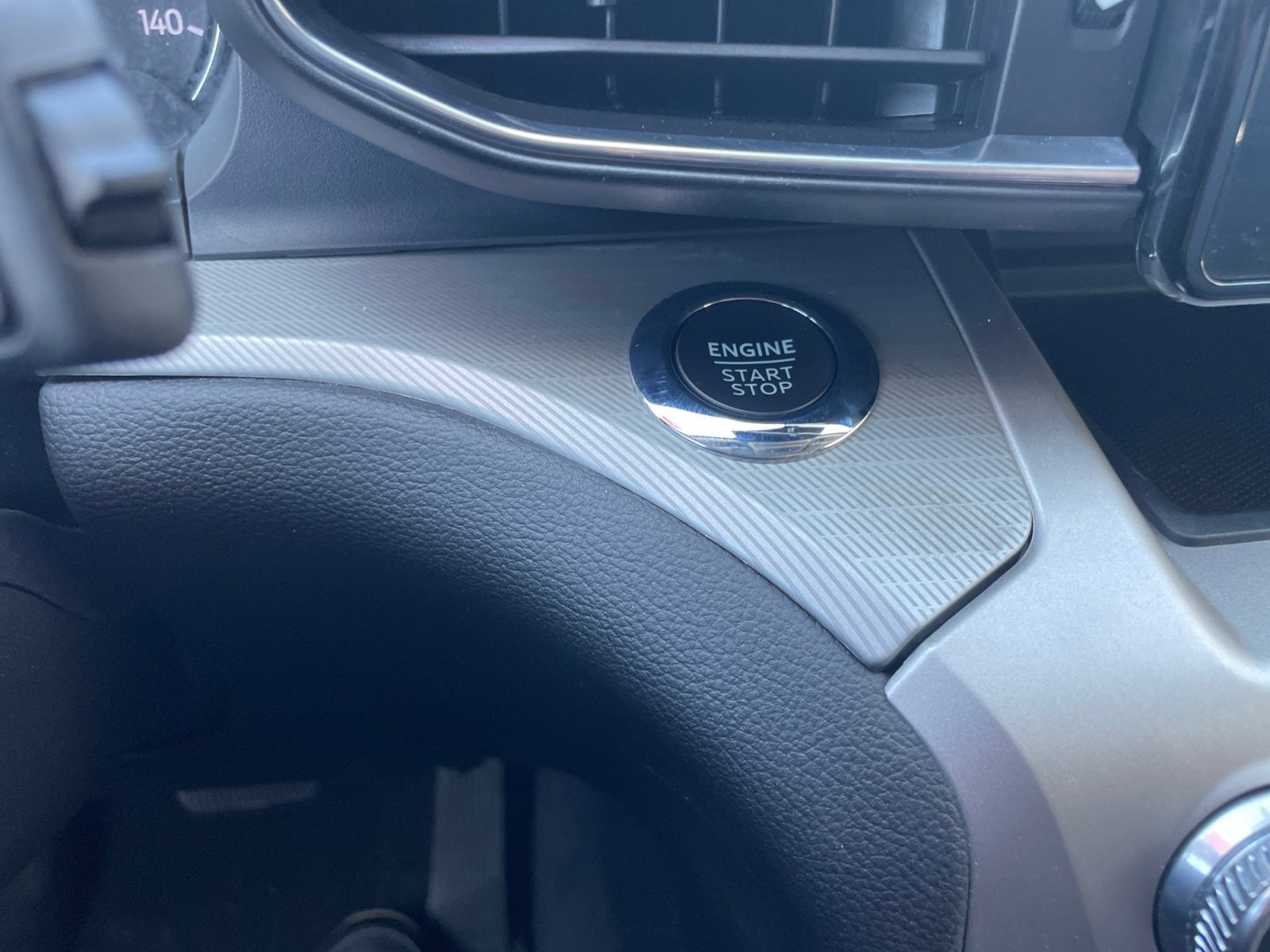 Certified 2022 Ford Explorer XLT w/ Equipment Group 202A image 21