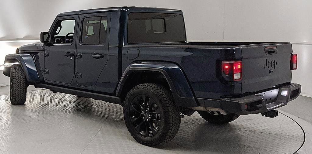 Used 2025 Jeep Gladiator Sport AWD/4WD image 4