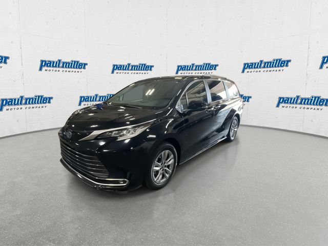 Used 2024 Toyota Sienna Limited AWD/4WD image 5