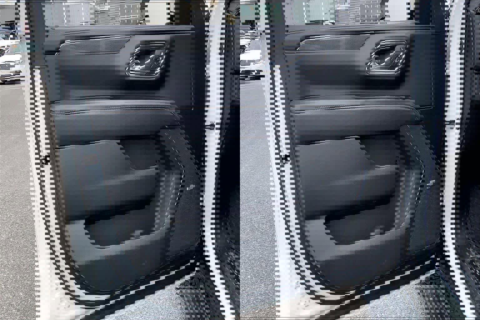 Used 2024 GMC Yukon AT4 w/ Technology Package image 21