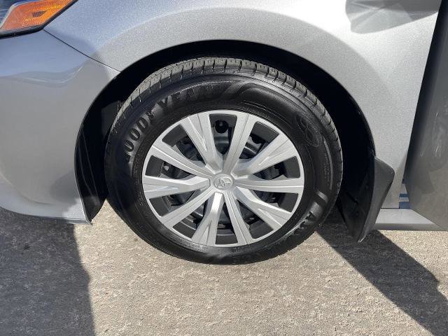 Used 2019 Toyota Camry LE image 10