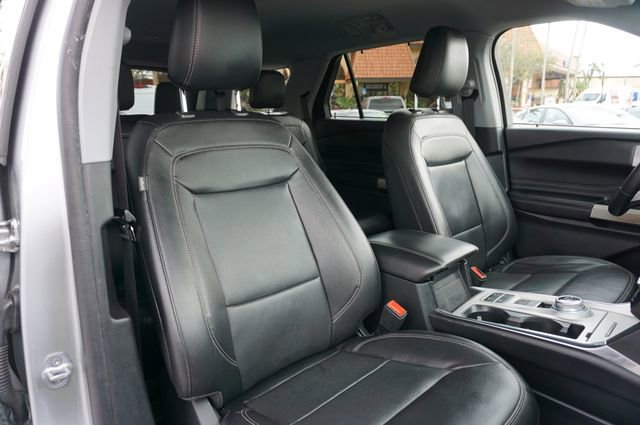 Certified 2022 Ford Explorer Limited w/ Equipment Group 301A image 2