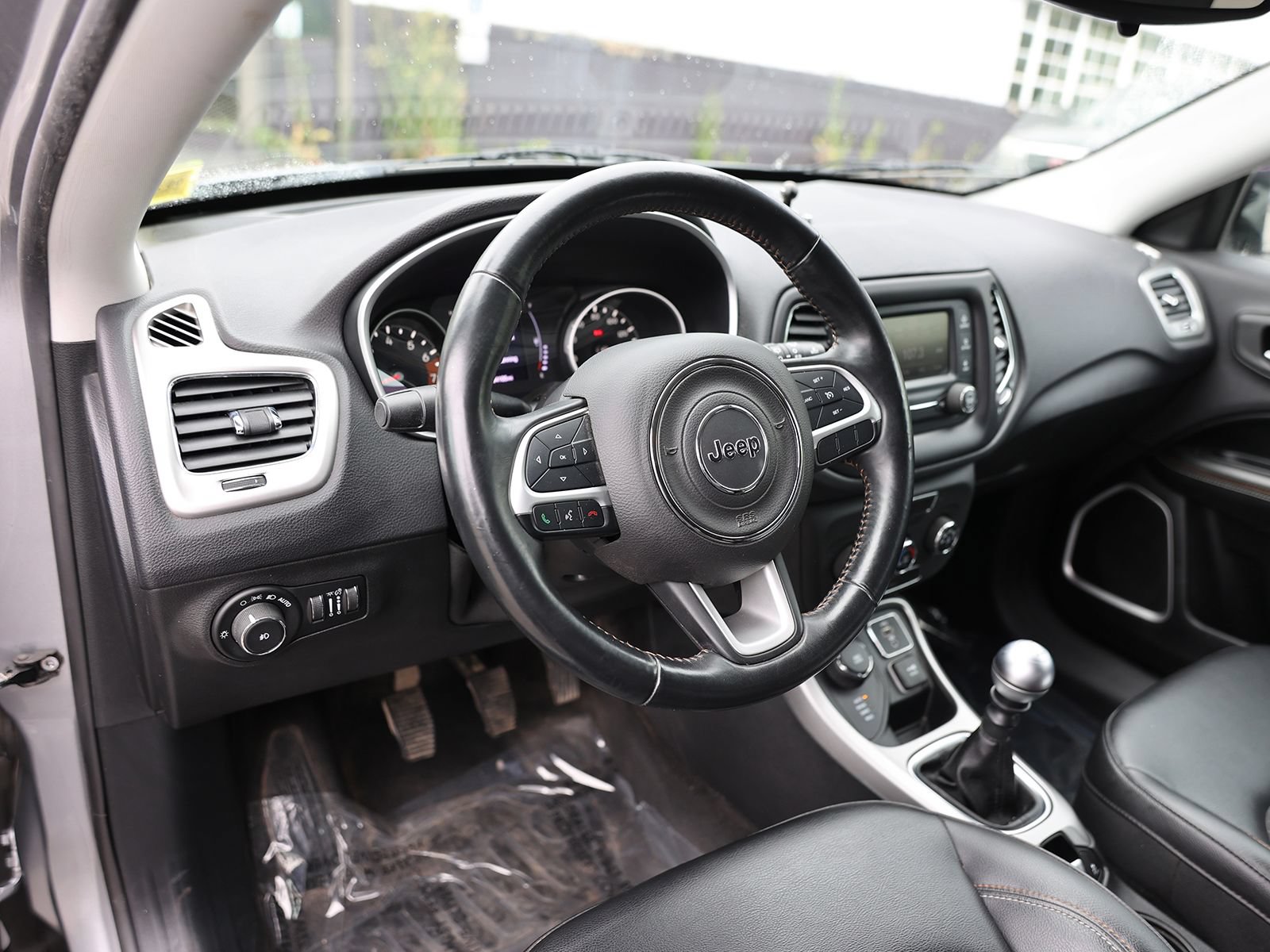 Used 2018 Jeep Compass Latitude AWD/4WD image 17