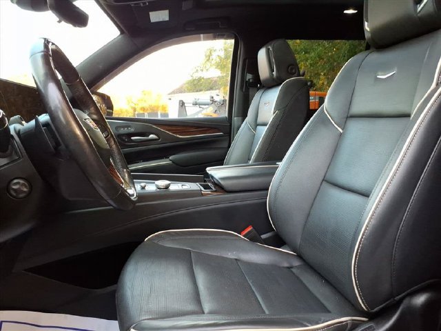 Used 2023 Cadillac Escalade Premium Luxury w/ Performance Package AWD/4WD image 17