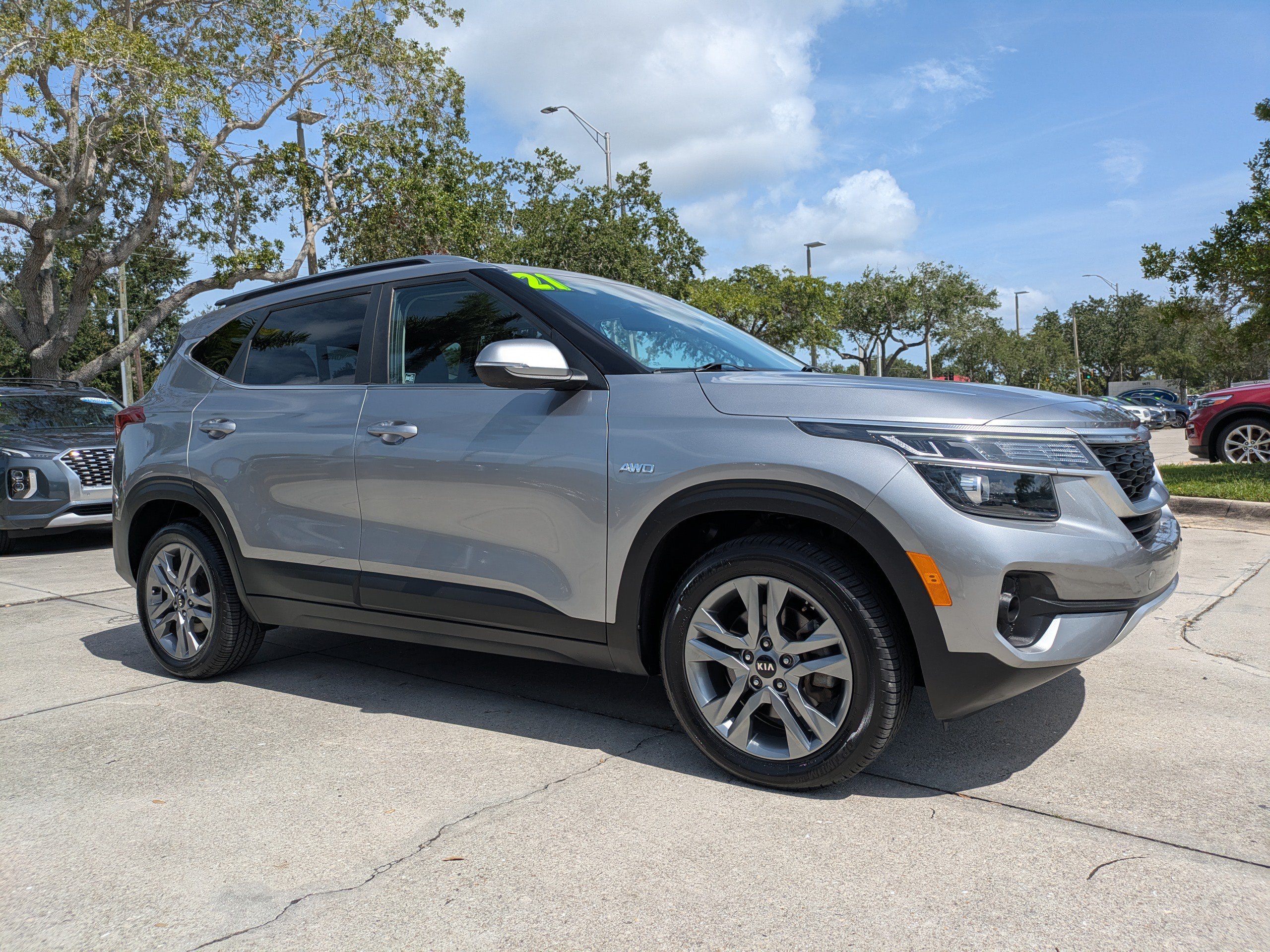 Used 2021 Kia Seltos S AWD/4WD image 2