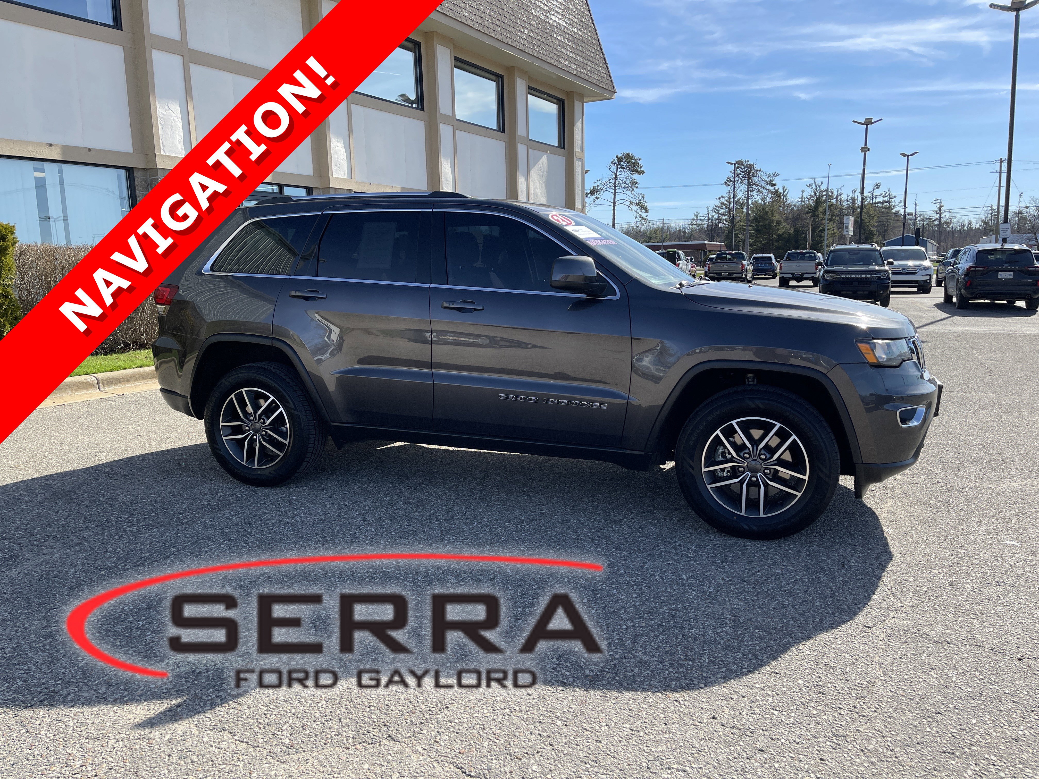 Used 2021 Jeep Grand Cherokee Laredo w/ Trailer Tow Group IV AWD/4WD image 1