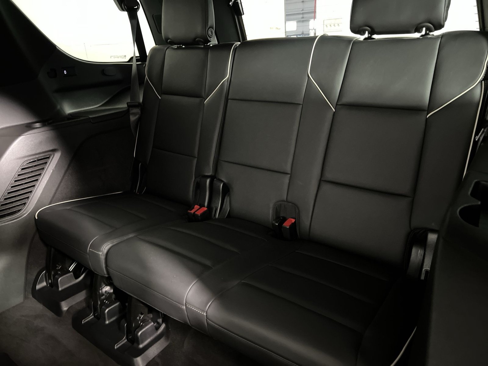 Used 2023 Cadillac Escalade Premium Luxury AWD/4WD image 26