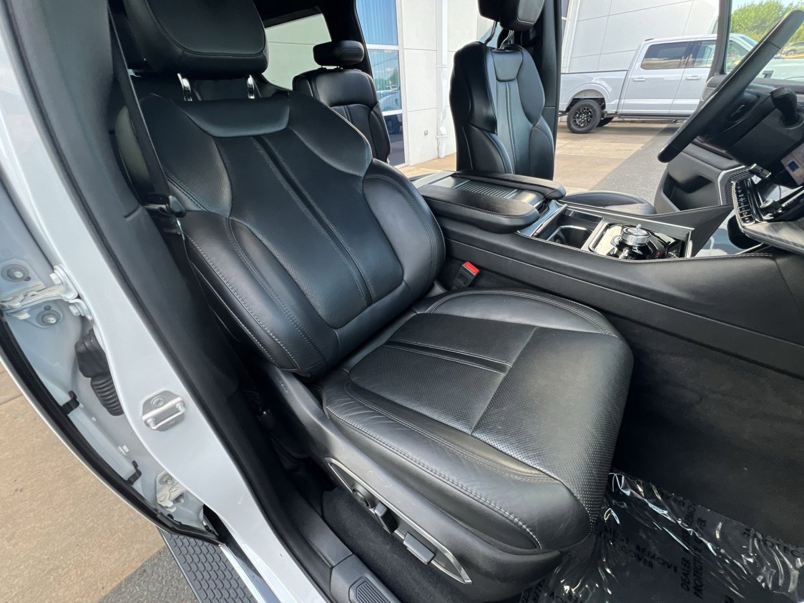 Used 2024 Jeep Wagoneer Series III AWD/4WD image 35