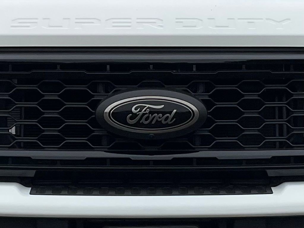 Certified 2025 Ford F350 Lariat w/ Black Appearance Package image 98