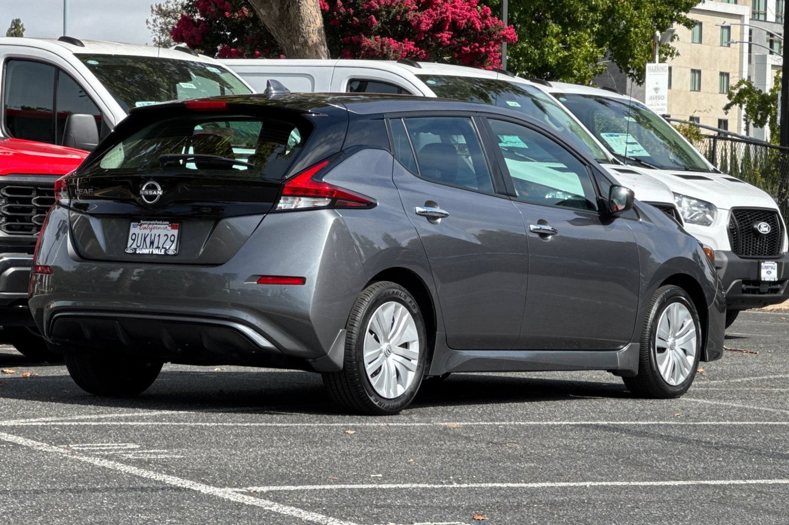 Used 2025 Nissan Leaf S FWD image 4