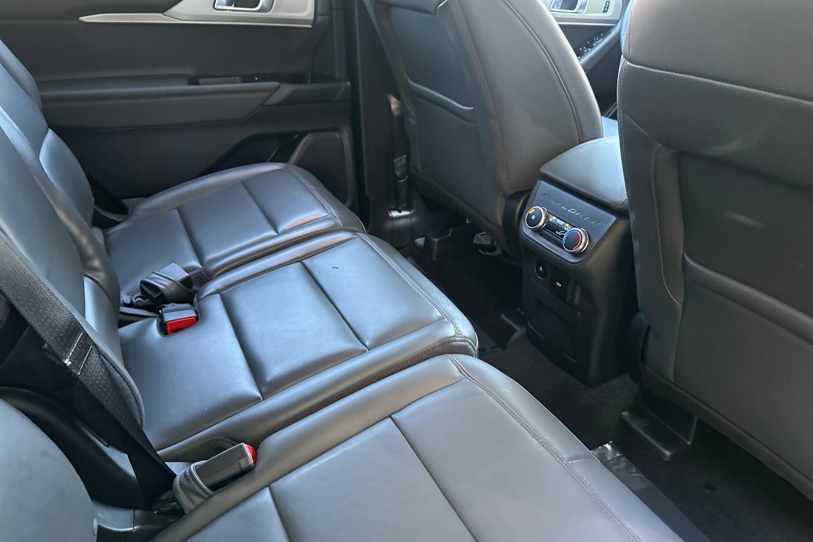 Certified 2025 Ford Explorer Active w/ Active Comfort Package AWD/4WD image 19