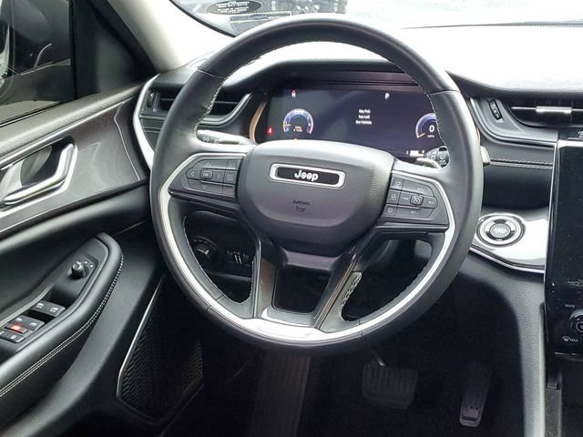 Used 2022 Jeep Grand Cherokee Laredo w/ Luxury Tech Group I AWD/4WD image 24