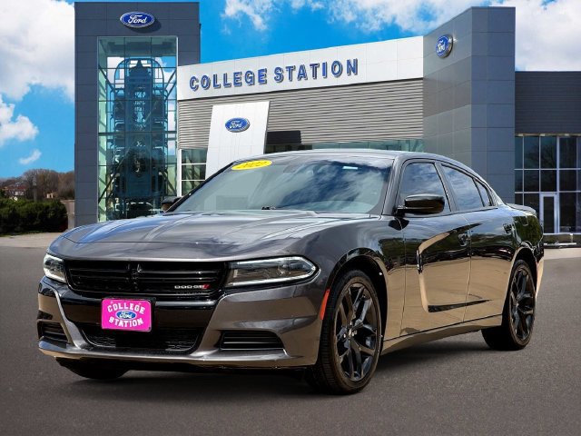 Used 2022 Dodge Charger SXT w/ Blacktop Package RWD image 4