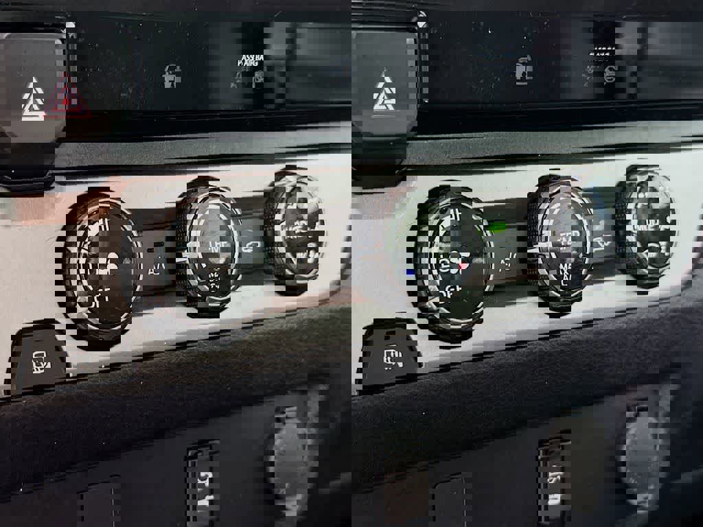 Used 2018 Toyota Tacoma SR5 image 20