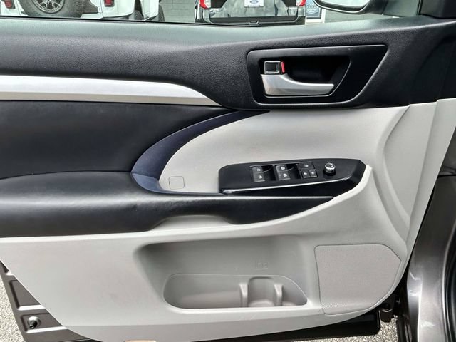Used 2018 Toyota Highlander XLE FWD image 15