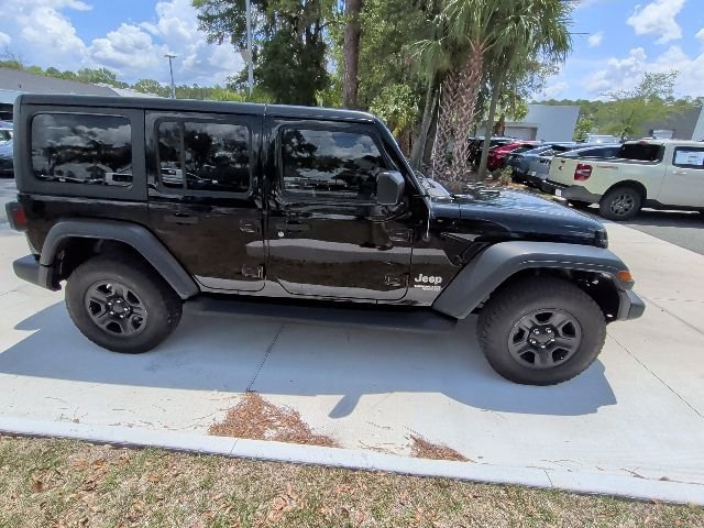 Used 2021 Jeep Wrangler Unlimited Sport AWD/4WD image 3