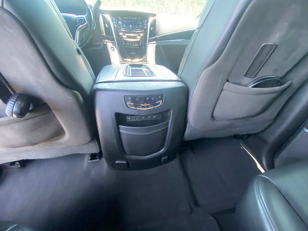 Used 2019 Cadillac Escalade Platinum AWD/4WD image 25