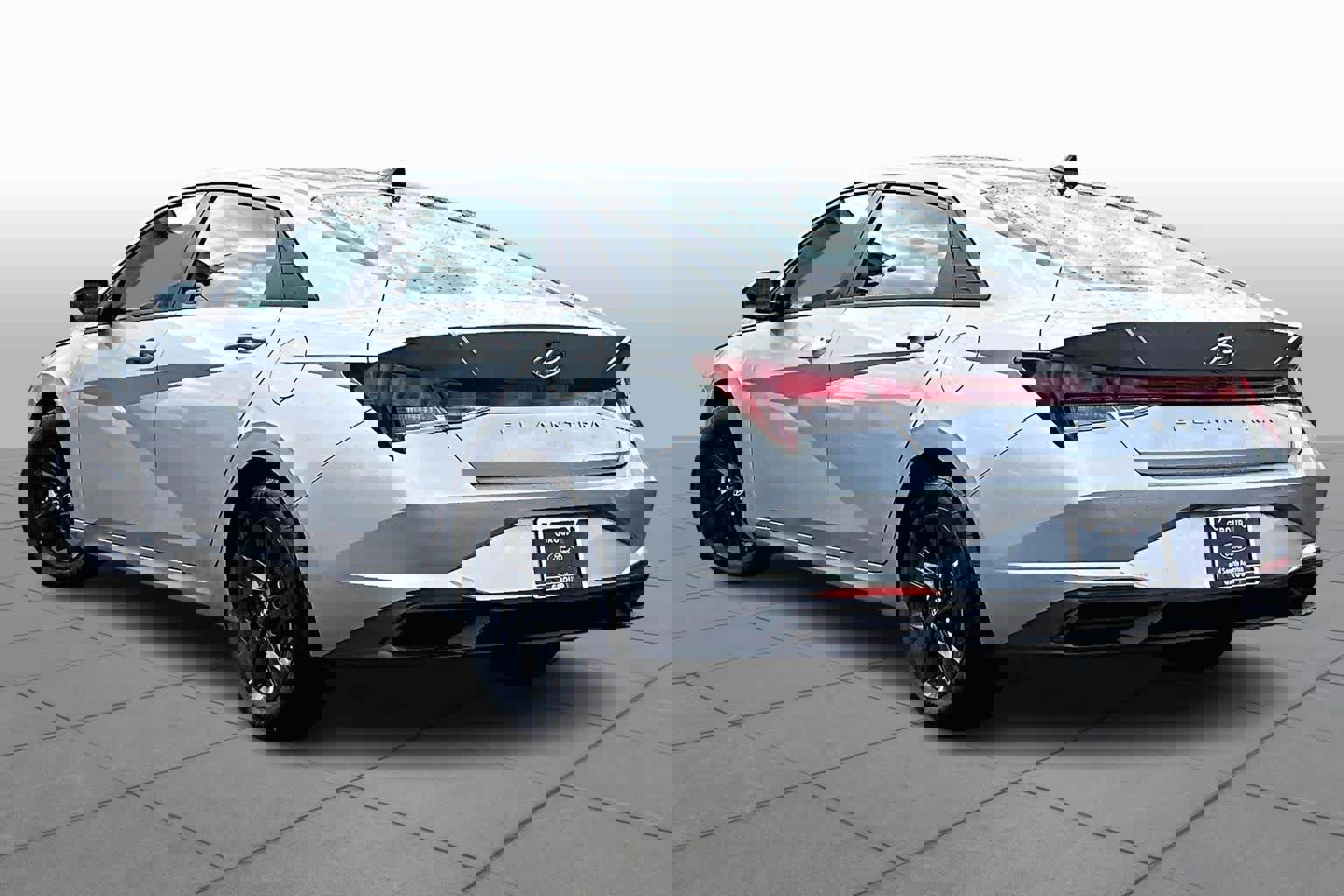 Used 2023 Hyundai Elantra SEL w/ Cargo Package image 4