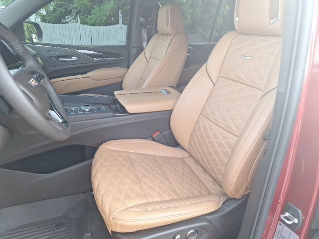 Used 2024 Cadillac Escalade Premium Luxury w/ LPO, Floor Liner Package AWD/4WD image 12