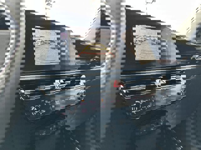 Used 2024 Kia Niro EX image 8