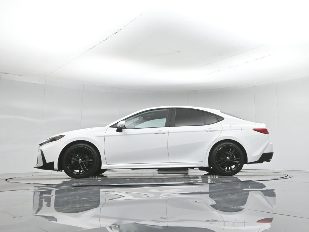 Used 2025 Toyota Camry SE FWD image 8