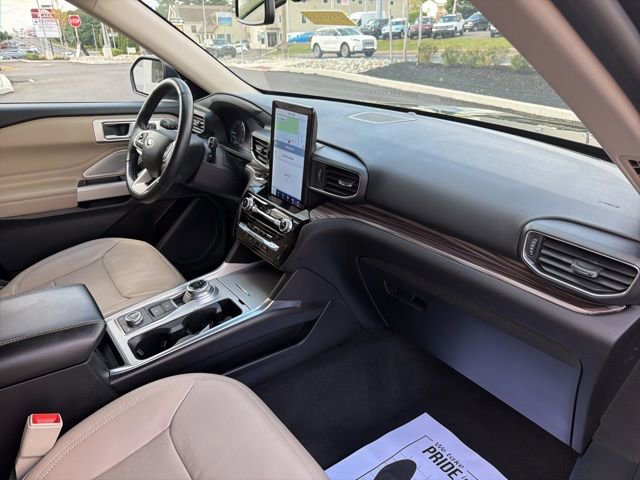 Certified 2022 Ford Explorer Limited w/ Limited Technology Package AWD/4WD image 46