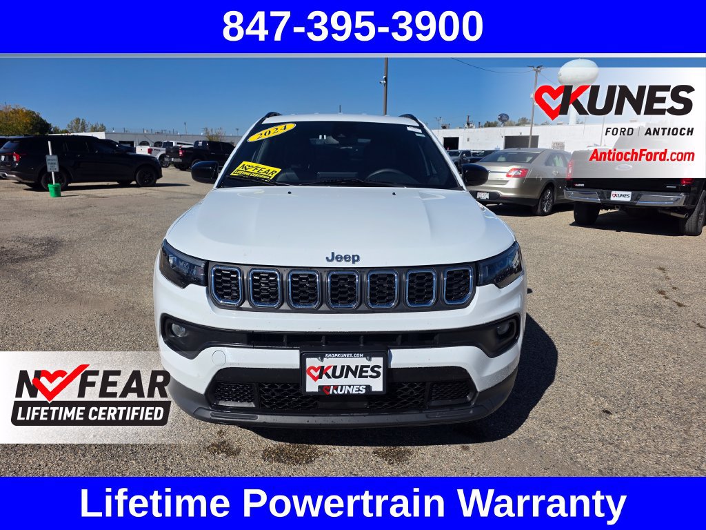 Used 2024 Jeep Compass Latitude AWD/4WD image 2