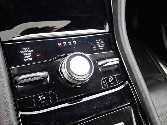 Used 2022 Jeep Grand Cherokee Overland w/ Luxury Tech Group IV AWD/4WD image 17