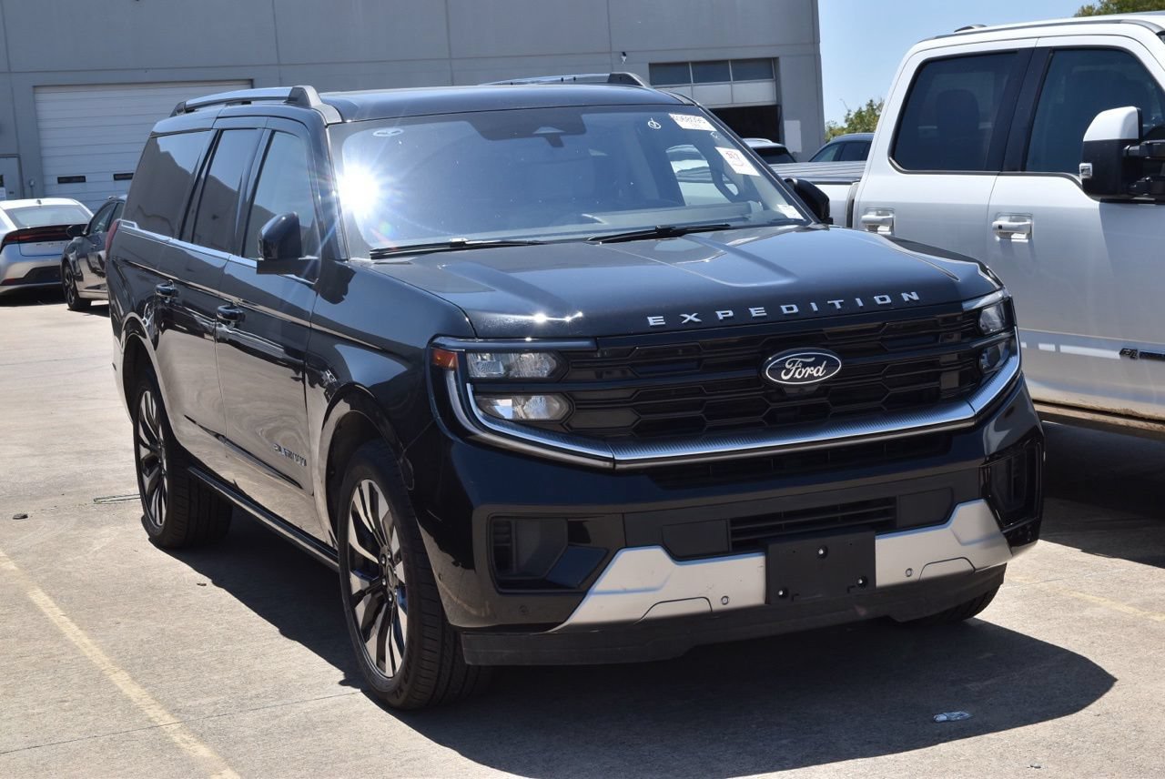 Certified 2025 Ford Expedition Max Platinum w/ Driver's Package AWD/4WD image 4