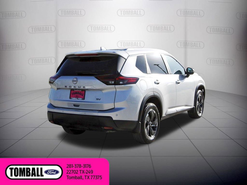 Used 2024 Nissan Rogue SV w/ SV Premium Package image 5