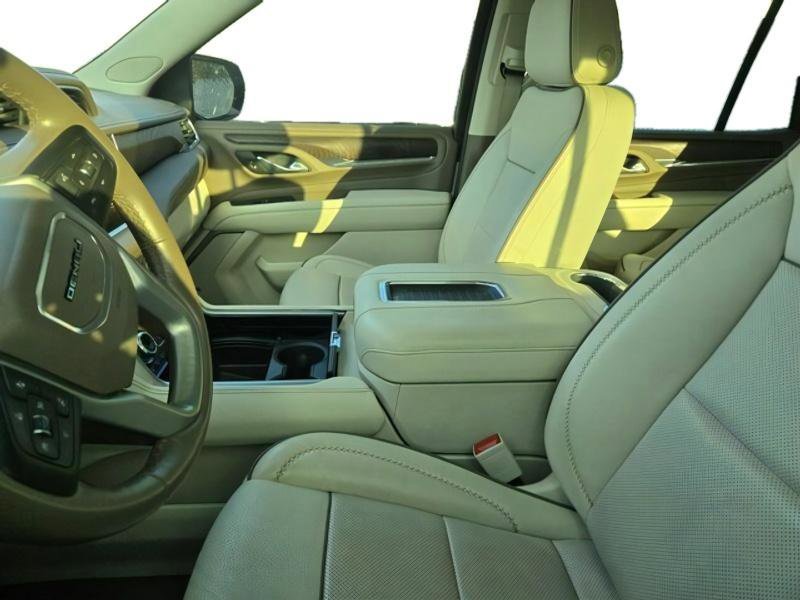 Used 2023 GMC Yukon Denali image 7