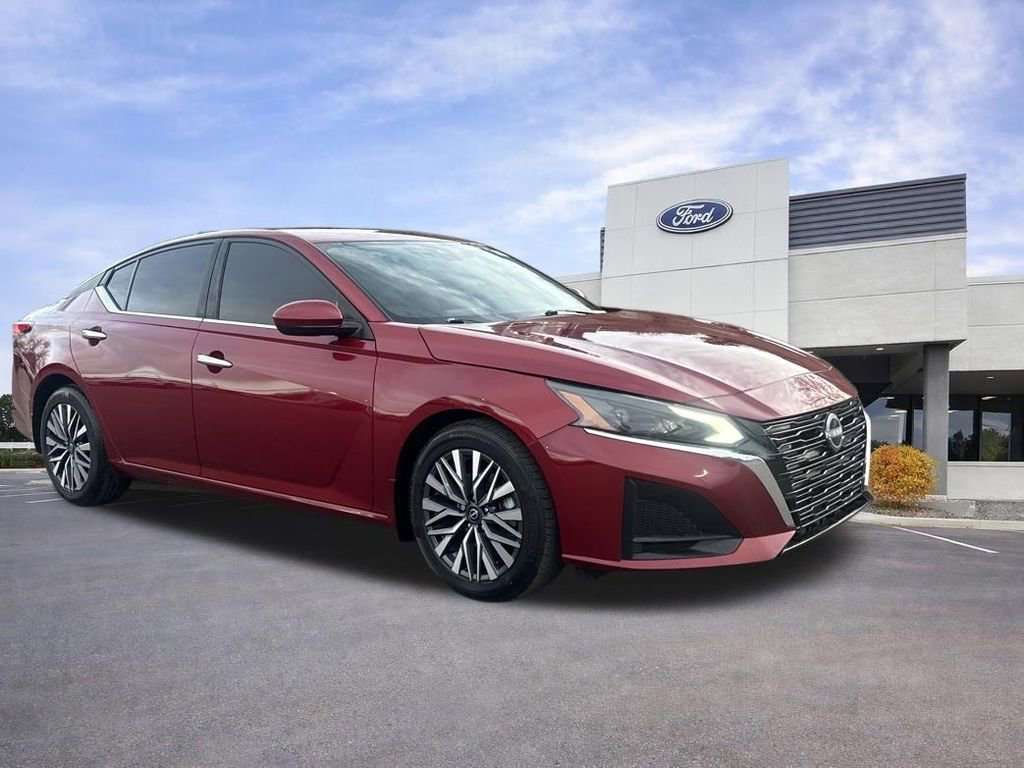 Used 2023 Nissan Altima 2.5 SV