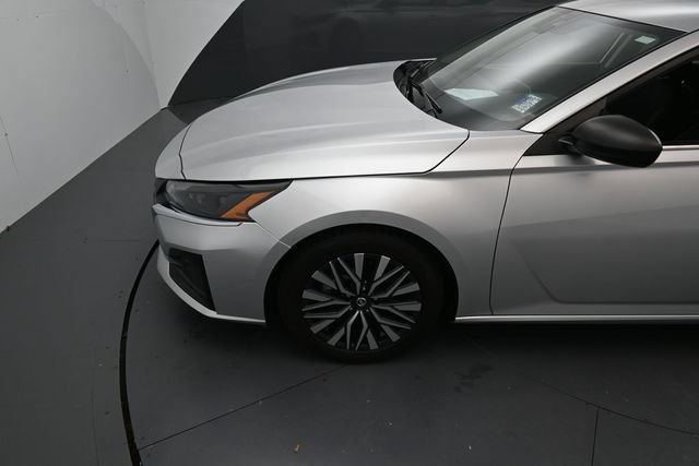 Used 2024 Nissan Altima 2.5 SV FWD image 9