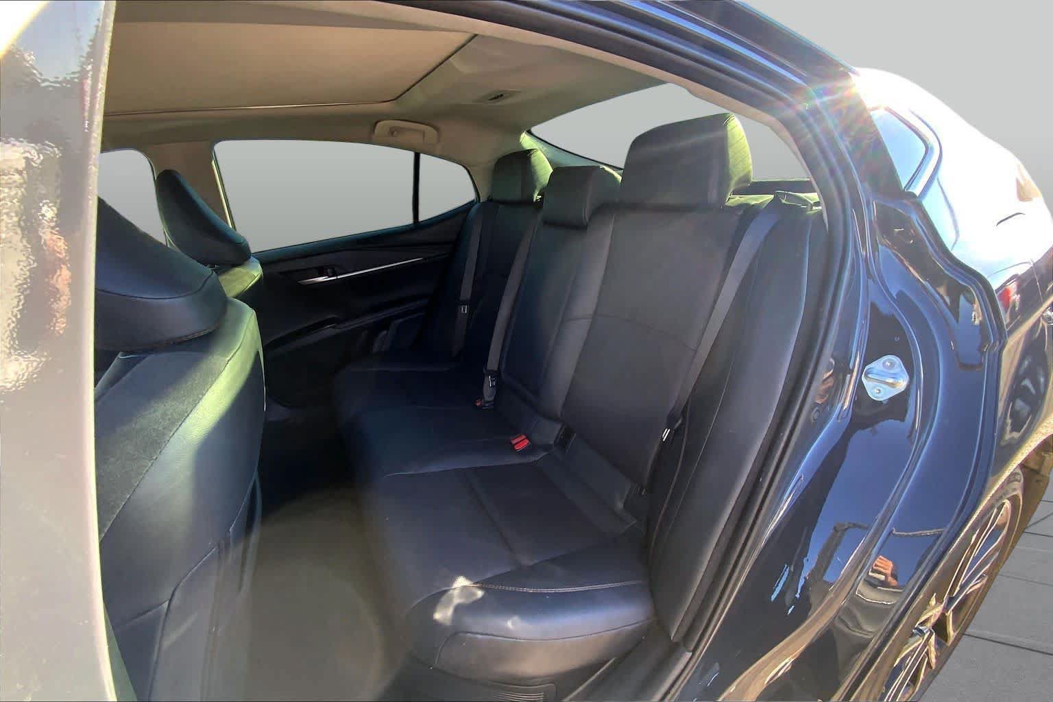Used 2025 Toyota Camry XLE w/ Premium Package FWD image 21