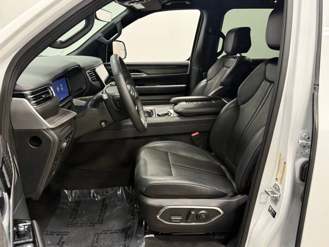 Used 2024 Jeep Wagoneer L Series II w/ Flexible Seating Group AWD/4WD image 14