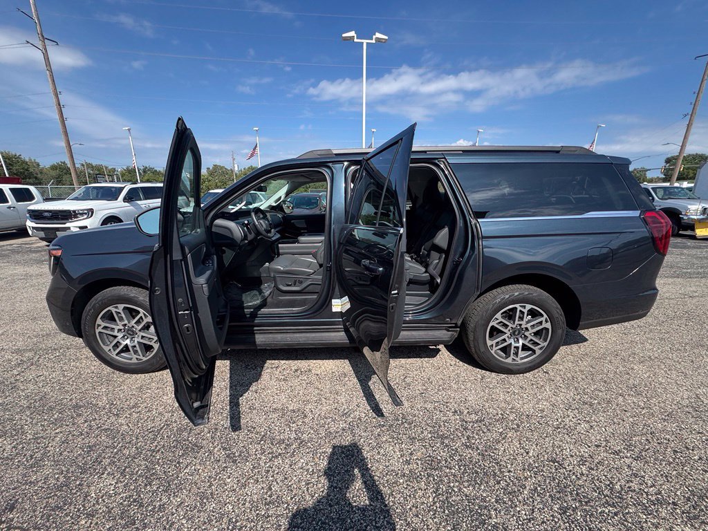 Certified 2025 Ford Expedition Max Active AWD/4WD image 4