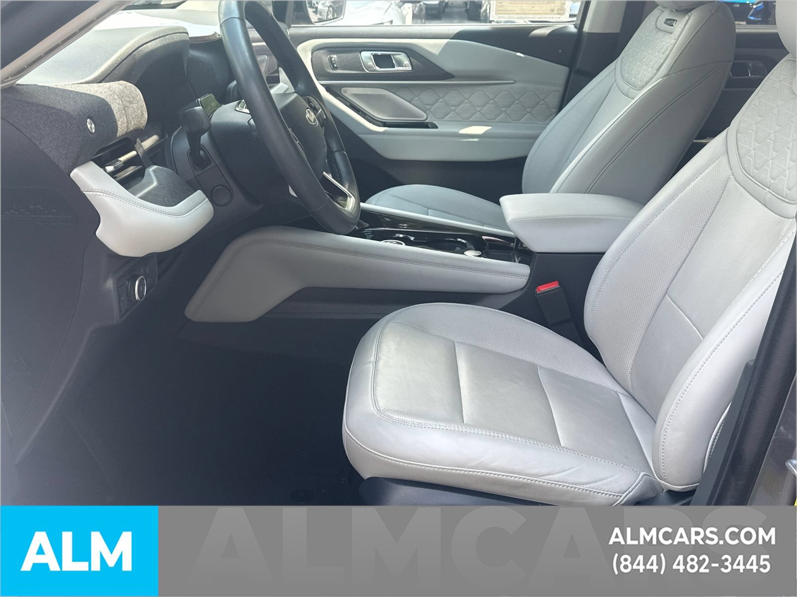 Certified 2025 Ford Explorer Platinum w/ Ultimate Package AWD/4WD image 10