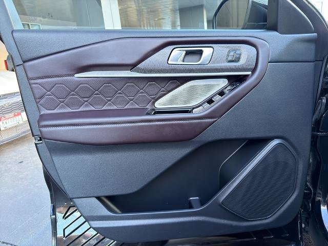 Certified 2025 Ford Explorer Platinum w/ LUX Leather Package image 18