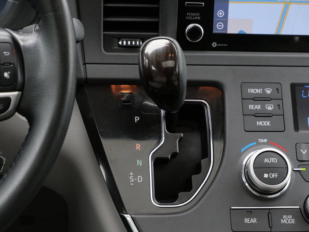 Used 2018 Toyota Sienna XLE w/ XLE Navigation Package AWD/4WD image 21