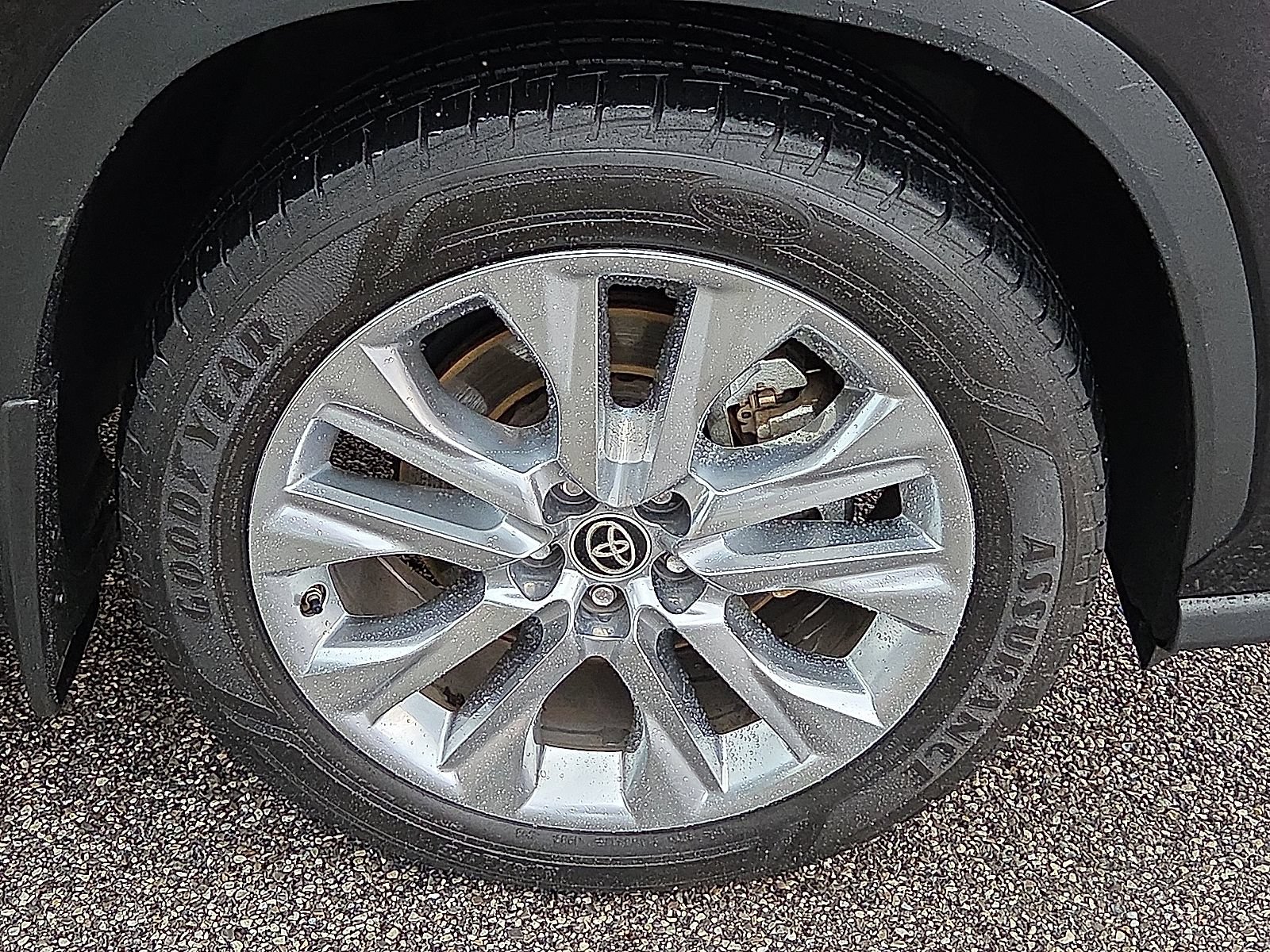 Used 2021 Toyota Highlander Limited FWD image 7