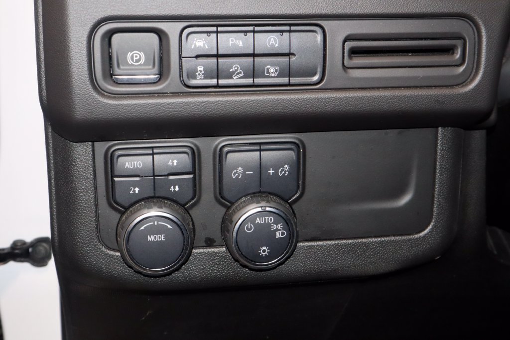 Used 2024 Chevrolet Tahoe Z71 w/ Luxury Package AWD/4WD image 27